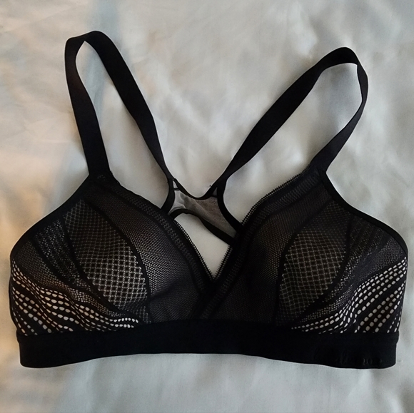 Lululemon Sports Bra - Picture 1 of 3